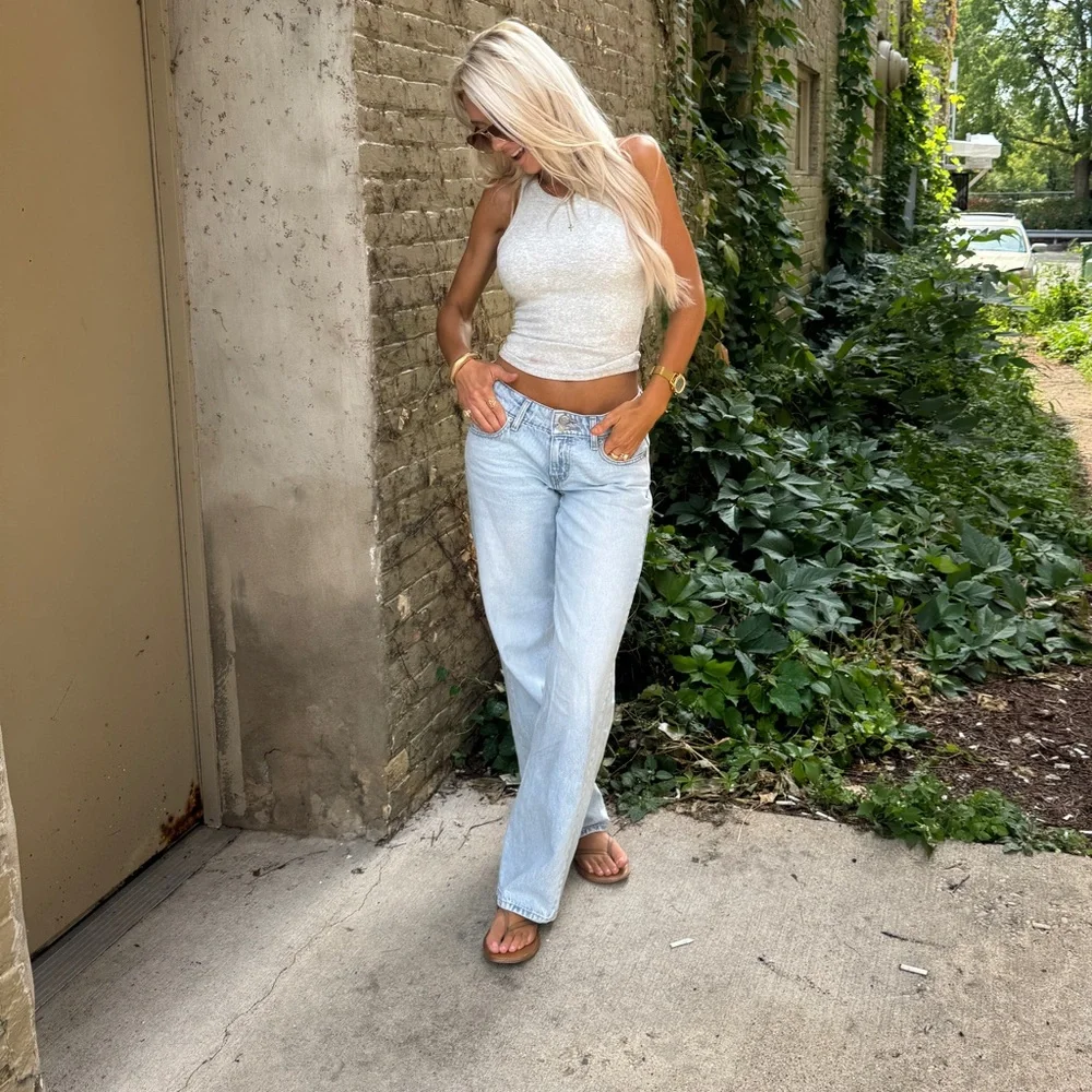 Light Wash Super Low Wide Leg LEVI’S Jeans - Picture 3 of 11